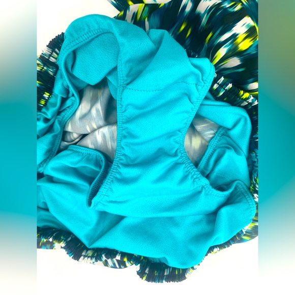 ✨2 For 1 NIKE BUNDLE✨ Size Medium Leggings & Size Large Shorts - Picture 8 of 8